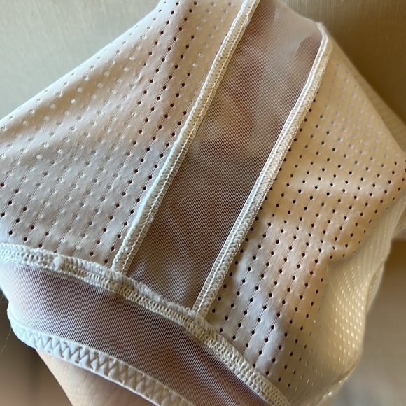 LULU football jersey type top so cute - Picture 9 of 9